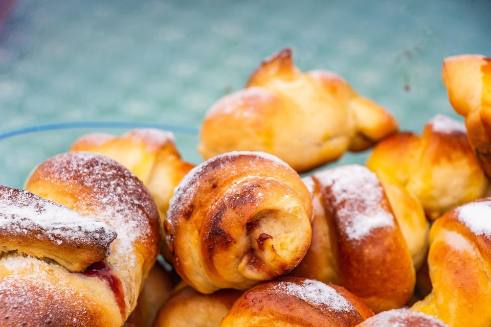 Κρουασάν με μαρμελάδα