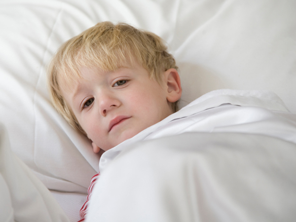 SOS των παιδιάτρων για «έκρηξη» αναπνευστικών λοιμώξεων και γρίπης στα σχολεία