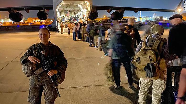 Συγκλονίζει η τελευταία φωτογραφία 23χρονης Αμερικανίδας πεζοναύτη λίγο πριν σκοτωθεί στην Καμπούλ