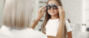 Πώς θα καταλάβετε αν έχουν πρόβλημα τα μάτια των παιδιών σας