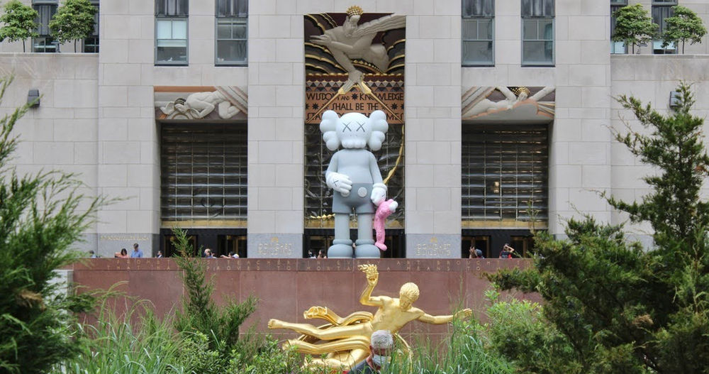 Γιατί στήθηκε ένας γιγαντιαίος Μίκυ έξω από το Rockefeller Center της Νέας Υόρκης;