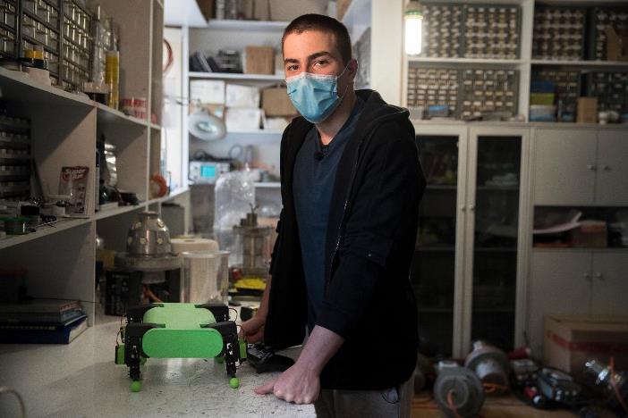 Mαθητές εφευρέτες έφτιαξαν καινοτόμα gadget για την αποκομιδή σκουπιδιών και την πρόληψη πυρκαγιών