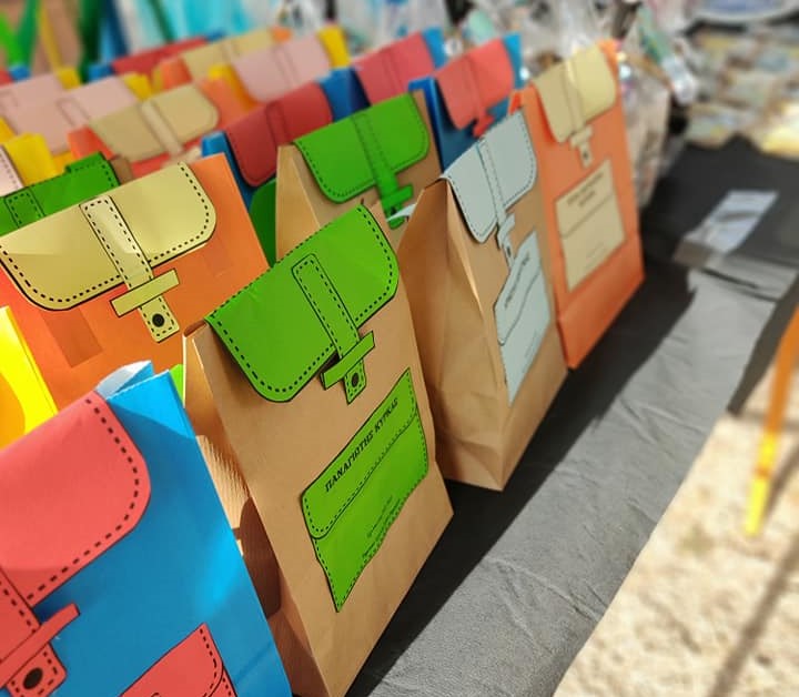 Με το μήνυμα "Ανοίξαμε και σας περιμένουμε!" υποδέχθηκε αυτό το σχολείο τους μαθητές του!