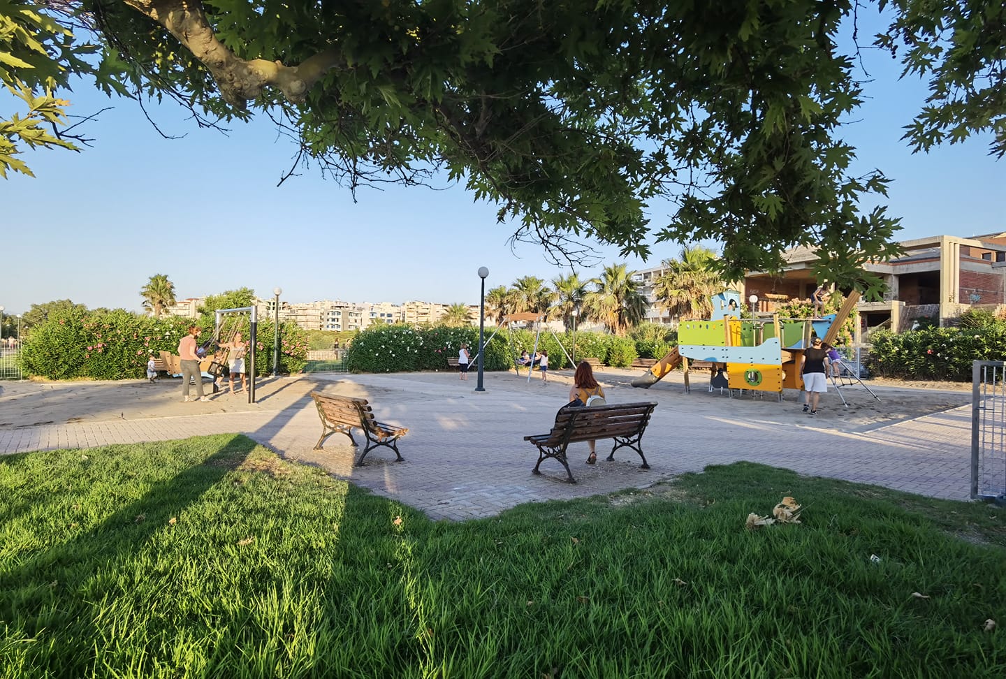 Πανικός σε παιδική χαρά της Ραφήνας - Πόρτα καταπλάκωσε 4χρονη