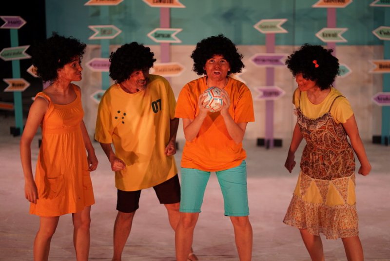 «Μια μπάλα για όλους»: Η παιδική παράσταση βασισμένη στην καμπάνια A Ball For All έρχεται στο Θέατρο Αυλαία (από 17/10)