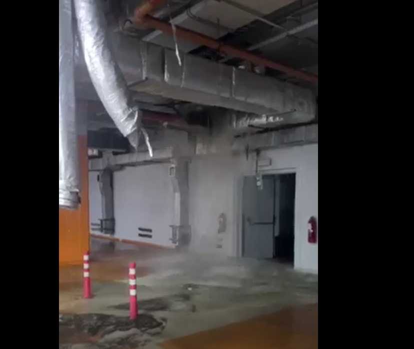 "Βούλιαξε" το Κέντρο Πολιτισμού Ελληνικός Κόσμος