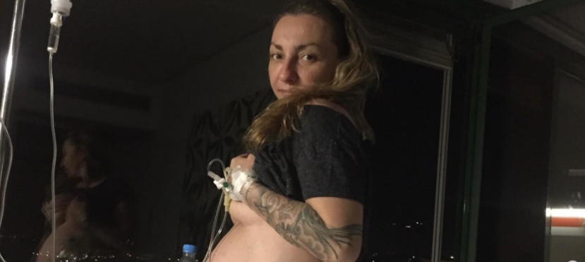 Ρούλα Ρέβη: "Πίσω από τα υγρά σου μάτια κρυμμένη η εικόνα του παιδιού σου στη θερμοκοιτίδα" (φωτο)