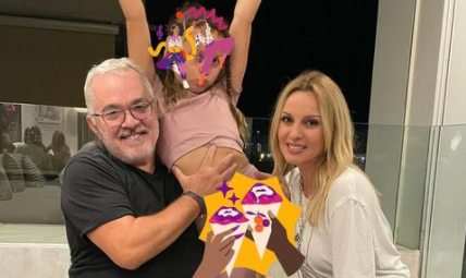 Girl power: Η κόρη της Πέγκυς Ζήνα κάνει kickboxing στο γκαράζ του σπιτιού τους! (video)