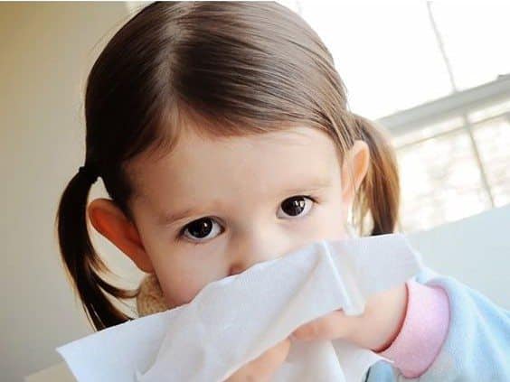 Παιδίατρος: Όταν το παιδί είναι άρρωστο μην το πιέζετε να φάει