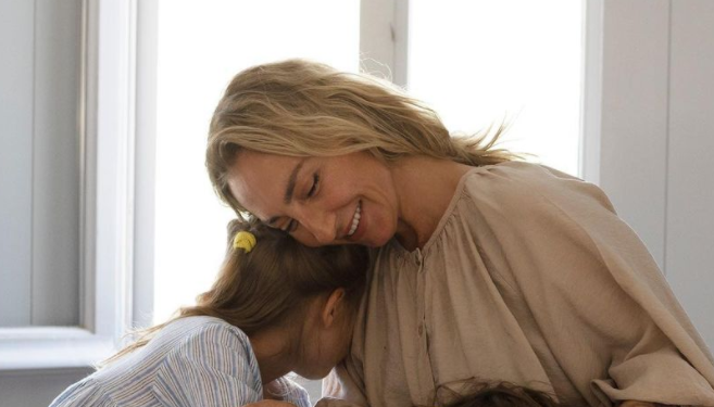 Ρούλα Ρέβη: Η φανταστική φωτογραφία με την κόρη της που... πανηγυρίζουν με κόκκινο κραγιόν! (εικόνα)