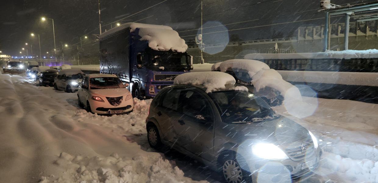 "Απίστευτη ταλαιπωρία, υπεύθυνος πουθενά": Εγκλωβισμένη στην Αττική Οδό στο Infokids