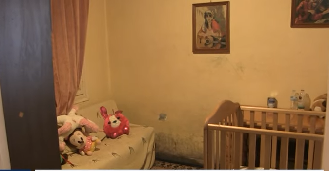 Καλαμάτα: Οικογένεια ζει σε άθλιες συνθήκες, με 3 μικρά παιδιά και πατέρα με εγκεφαλικό