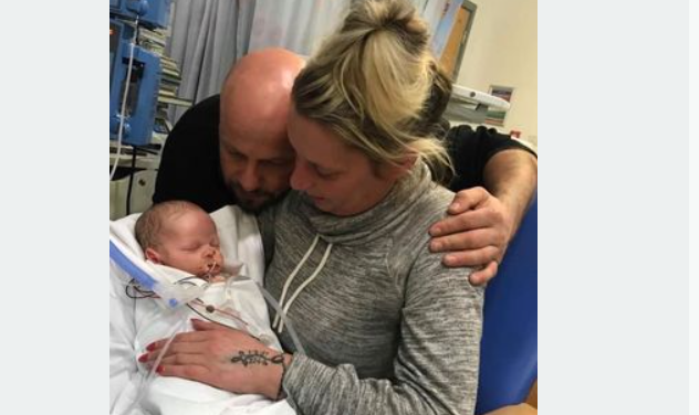 Νόμιζαν ότι ήταν κολικοί, αλλά το μωρό πέθαινε από σηψαιμία