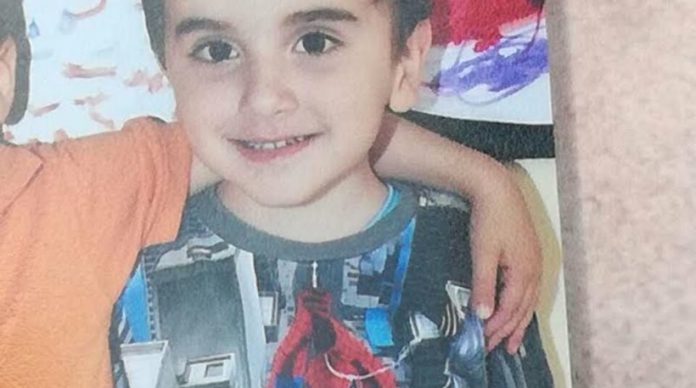 "Γολγοθάς" δίχως τέλος για την οικογένεια του 11χρονου Μάριου που έπεσε νεκρός στο σχολείο του στο Μενίδι