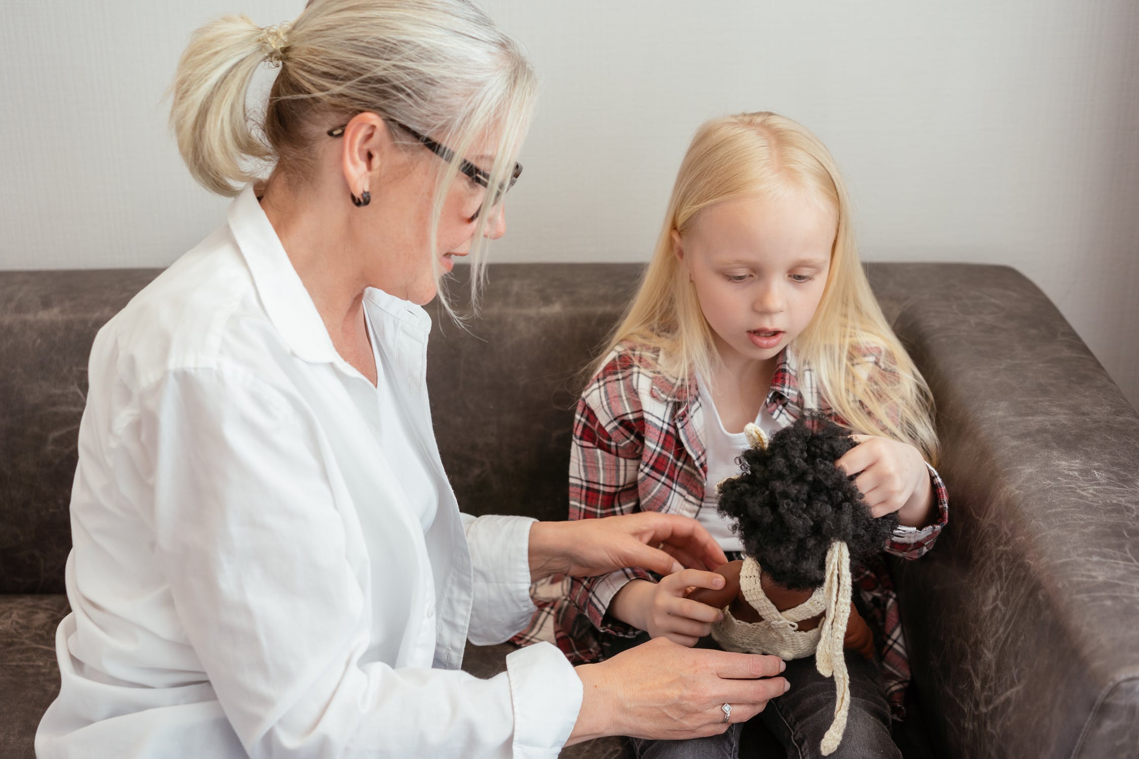 Ο αγώνας για ισότητα και σεβασμό στη διαφορετικότητα ξεκινά από το σπίτι