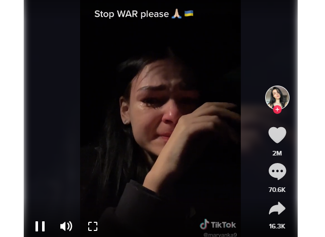 Οι έφηβοι της Ουκρανίας εκπέμπουν SOS και ενημερώνουν τους υπόλοιπους έφηβους για τον πόλεμο μέσω TikTok
