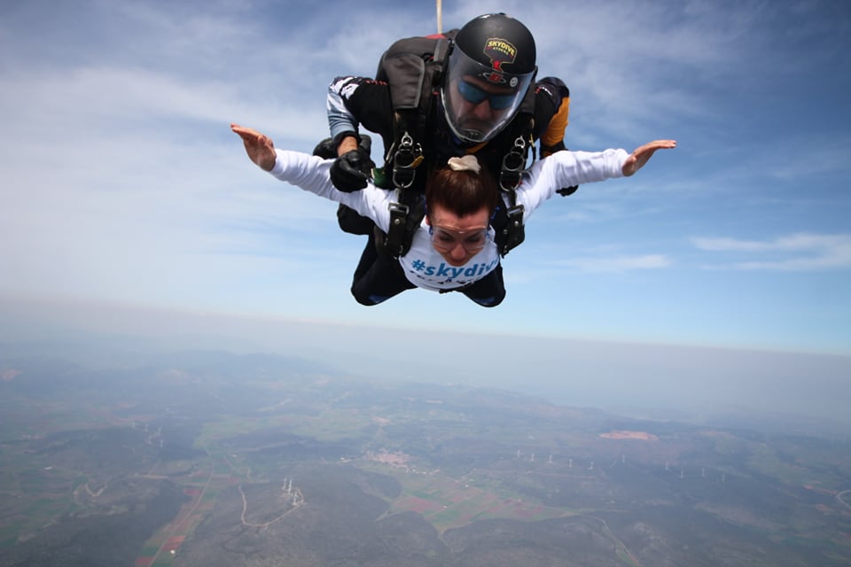 Δύο μαμάδες παιδιών με αυτισμό πηδούν από τα 14.000 πόδια θυμίζοντάς μας πως τίποτα δεν είναι αδύνατον!