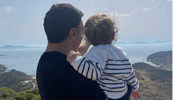 Βασίλης Κικίλιας: Η απίθανη φωτογραφία με τον γιο του που... τον μπουγελώνει! (εικόνα)