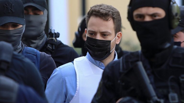 Προχωράνε σε ασφαλιστικά μέτρα οι γονείς του Μπάμπη Αναγνωστόπουλου κατά της οικογένειας Κράουτς