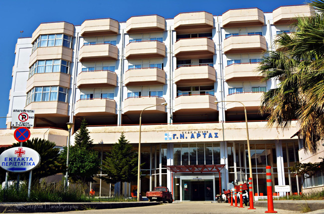 Φρουρείται στο νοσοκομείο ο πατέρας που ξέχασε το βρέφος στο αυτοκίνητο - Επιχείρησε να αυτοκτονήσει - Σε καταστολή η μητέρα