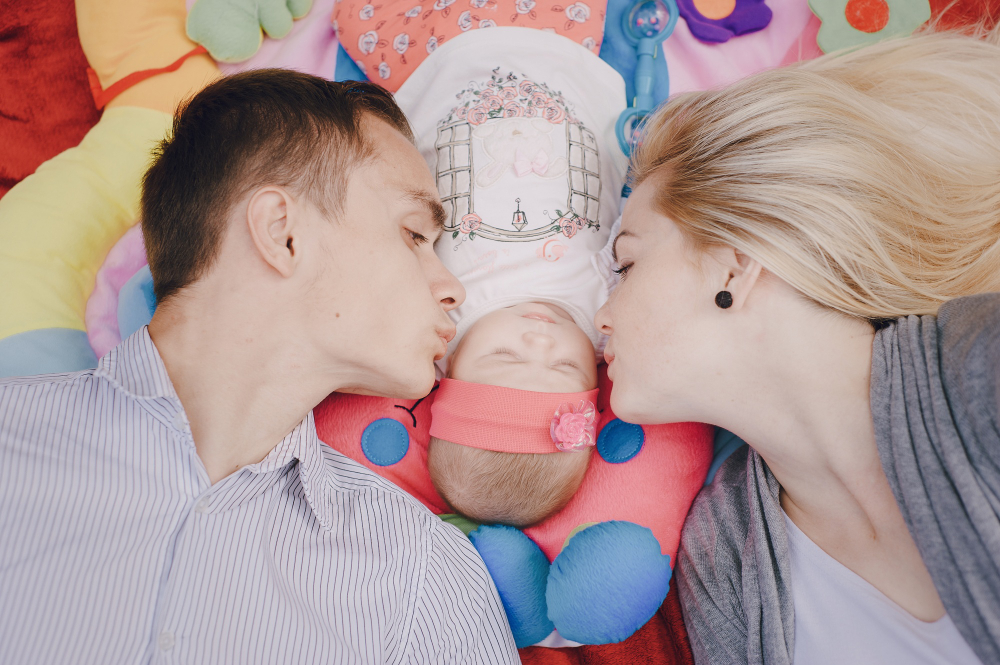 Οι ενήλικες πρέπει να μιλούν πολύ στα μωρά – Ποια είναι τα οφέλη για τον εγκέφαλο και το λεξιλόγιο