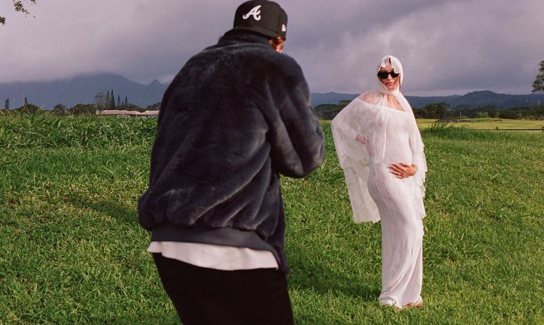 Hailey Bieber: Ανακοίνωσε την εγκυμοσύνη της