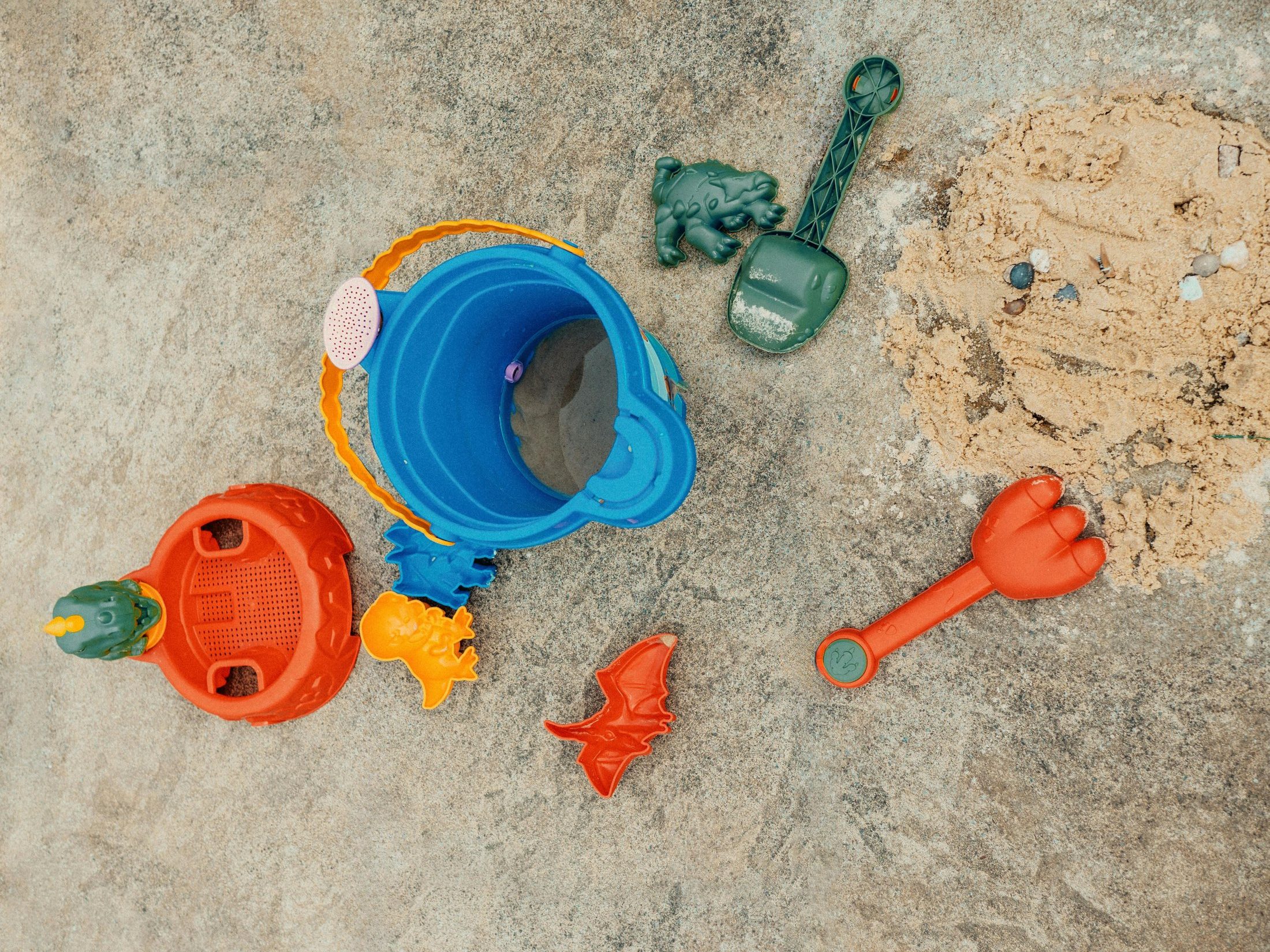 10 δημιουργικές δραστηριότητες στην παραλία για μικρά παιδιά